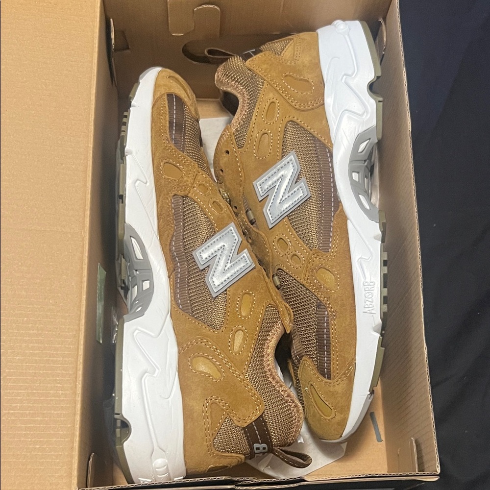 New Balance x Thisisneverthat 827